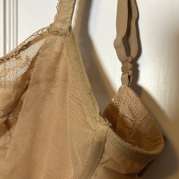 Victoria’s Secret Body by Victoria Unlined Lace Demi Bra - Picture 6 of 8